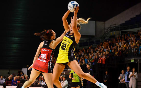 Pulse wing attack Maddy Gordon is challenged by Karin Burger of the Tactix.