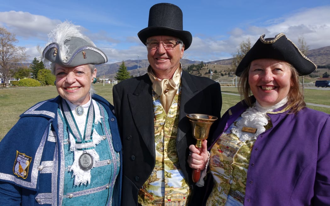 Caroline Robinson, President Hon Guild of Town Criers of NZ, Peter Campbell (Australia) and Judy Campbell (current Australian Champion).