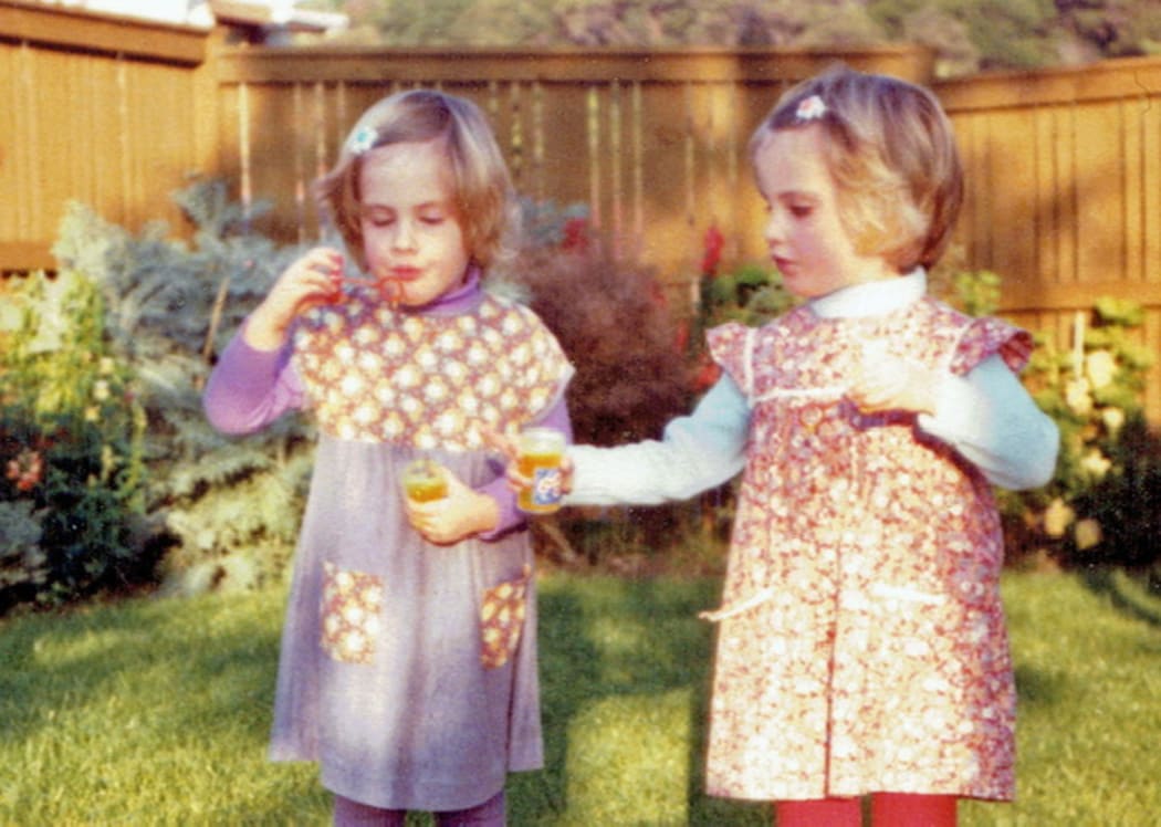 Identical twins Julia and Helena De Bres