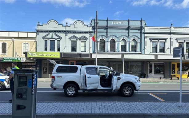 Home invasion in Howick leads to police chase across Auckland | RNZ