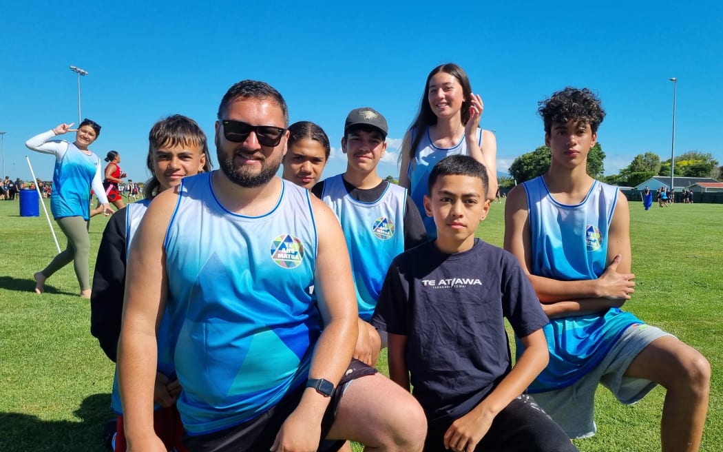 Chester Villa and his Ngaruahine Rangi team.