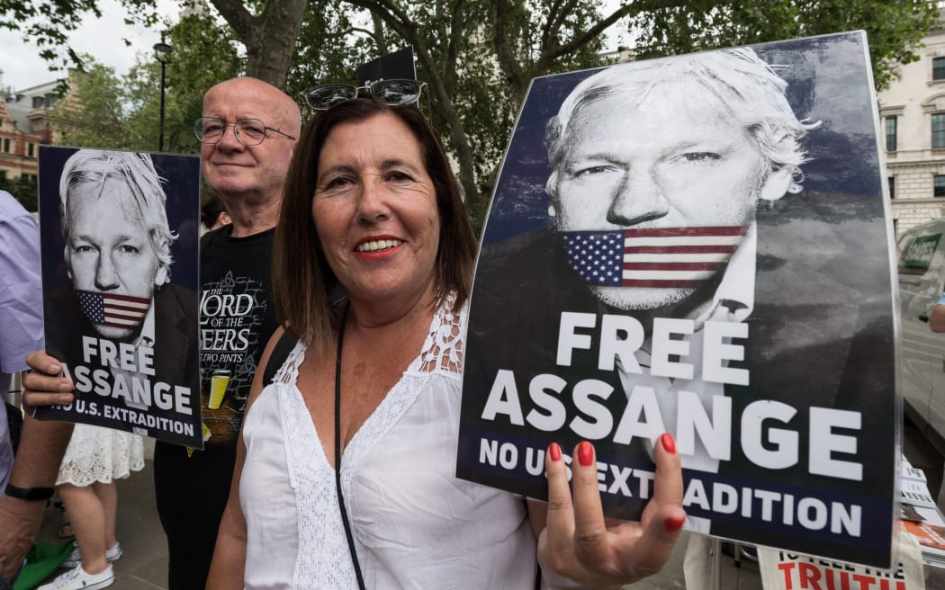 LONDON, UNITED KINGDOM - JUNE 24, 2023: Supporters of Julian Assange gather in Parliament Square for ‘Anything to Say?’ protest as Julian Assange made a renewed application for appeal against the US’s extradition order at the UK's High Court in London, United Kingdom on June 24, 2023. Julian Assange, the founder of WikiLeaks, was indicted on 17 charges under the US Espionage Act of 1917 for soliciting, gathering and publishing secret US military documents, and faces a sentence of 175 years in prison if extradited and found guilty. (Photo by WIktor Szymanowicz/NurPhoto) (Photo by WIktor Szymanowicz / NurPhoto / NurPhoto via AFP)