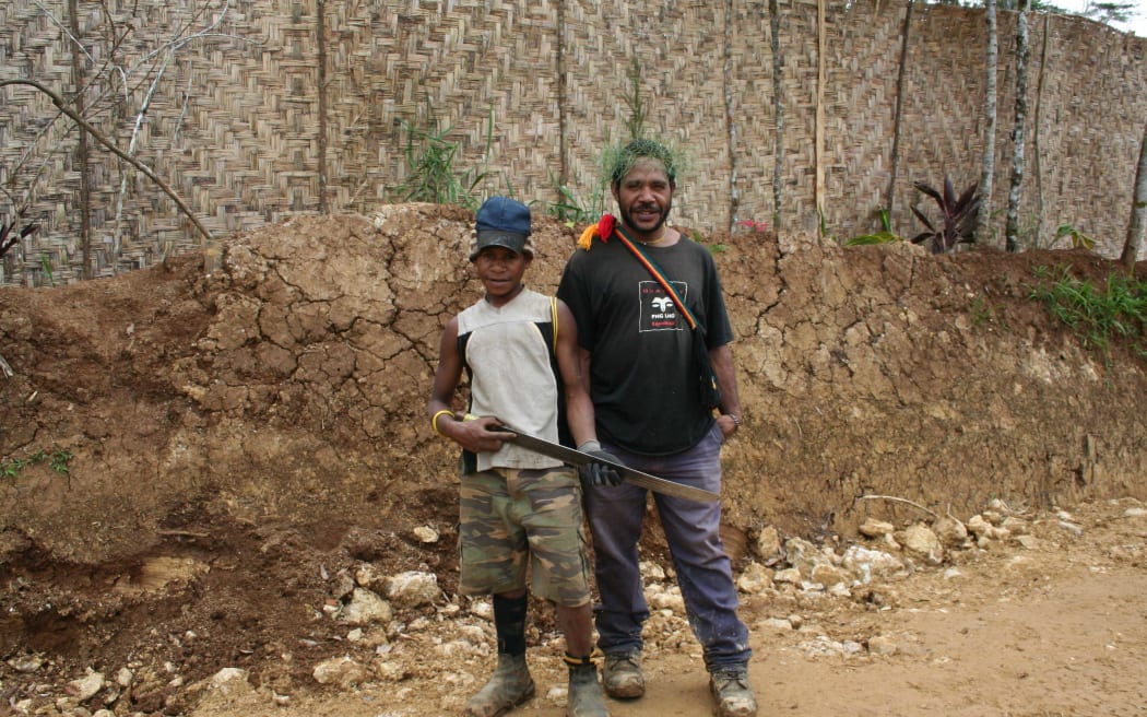 Young men brandishing bushknives are a common sight in Tari.