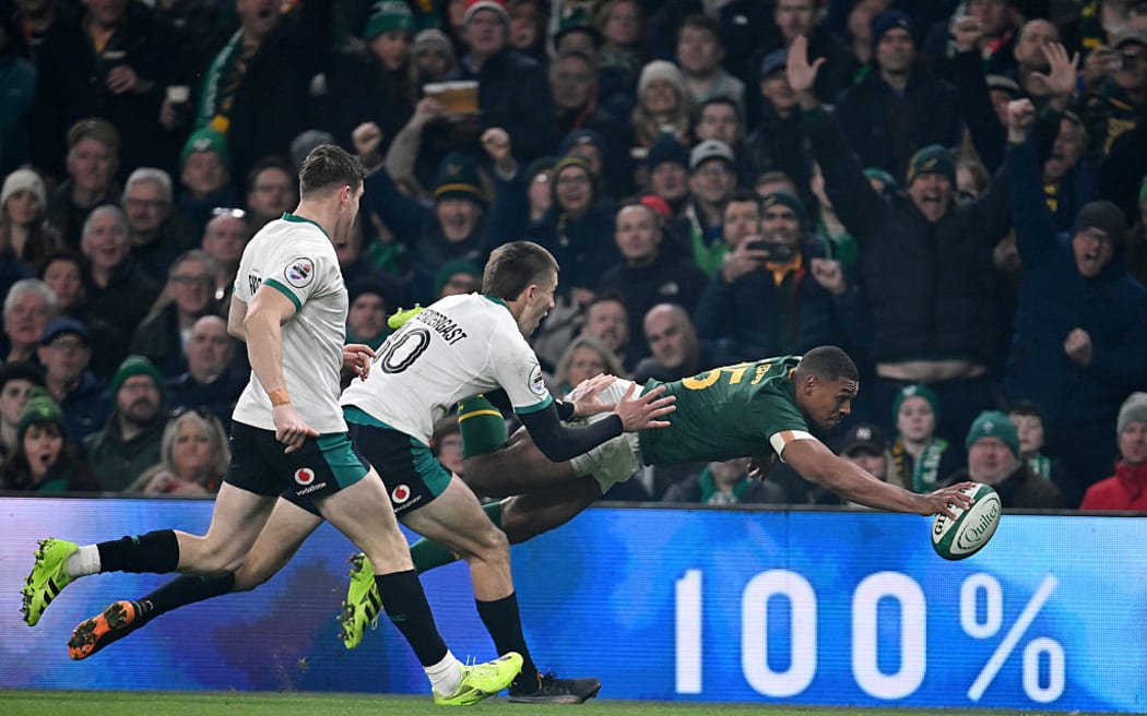 Damian Willemse of South Africa scores his team's first try during the Quilter Nations Series 2025 match between Ireland and South Africa at the Aviva Stadium.