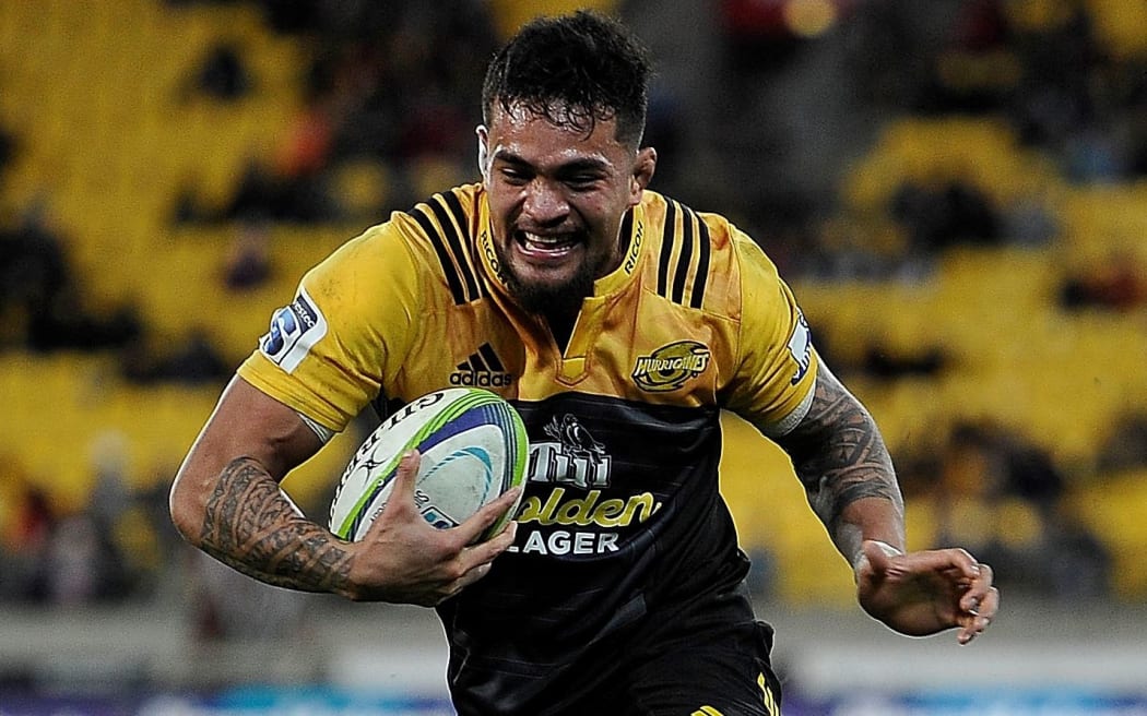 Vaea Fifita sees the try line.