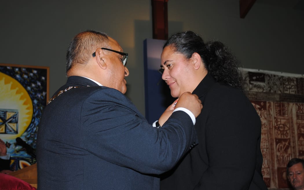 Governor General Sir Anand Satyanand awarded Betty Sio of Auckland the Queen's Service Order for services to the Pacific Community at Government House in April 2011.