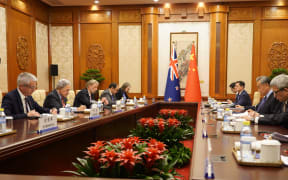Winston Peters, Wang Yi in Beijing