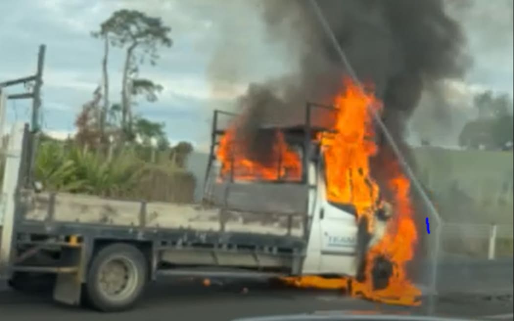 Truck fire waikato expressway