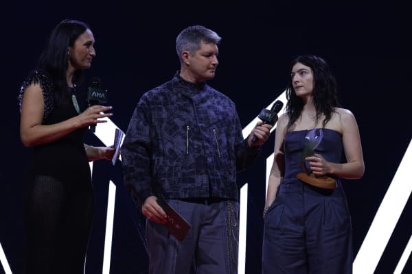 Lorde being interviewed by Aotearoa Music Awards 2025 co-hosts Jesse Mulligan and Kara Rickard after accepting single of the year award, on 29 May, 2025.