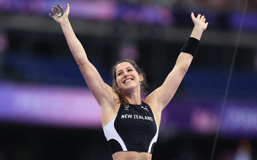 Eliza McCartney waves farewell after going out of the women's pole vault final at the Paris Olympics.