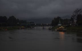 A residential houseboat is seen on the river Jhelum as it rains in Srinagar, Jammu and Kashmir, on August 14, 2025. A cloudburst strikes a remote mountain village in Jammu and Kashmir's Kishtwar district, killing at least 38 people, including two policemen, officials say. (Photo by Firdous Nazir/NurPhoto) (Photo by Firdous Nazir / NurPhoto via AFP)