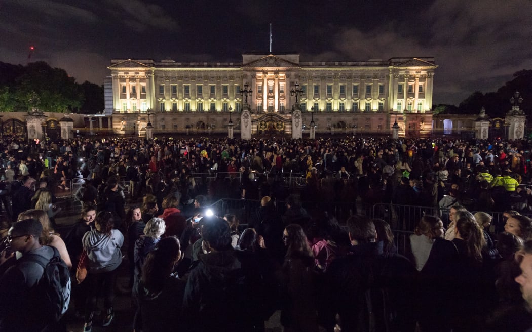 Members of the public gather outside Buckingham Palace following the announcement of the death of Queen Elizabeth II in London, United Kingdom on September 08, 2022.
