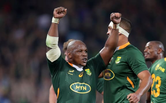 Bongi Mbonambi of South Africa celebrates victory over All Blacks 2022.