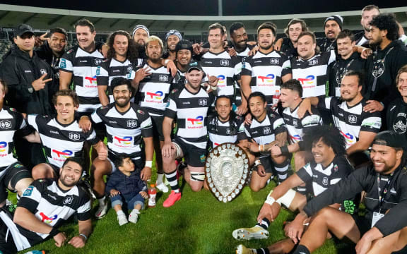 Hawke's Bay with the shield.  Hawkes Bay Magpies v Waikato, NPC - Ranfurly Shield Rugby, McLean Park. Napier, New Zealand, Saturday 23 October 2021. Copyright photo: John Cowpland / www.photosport.nz