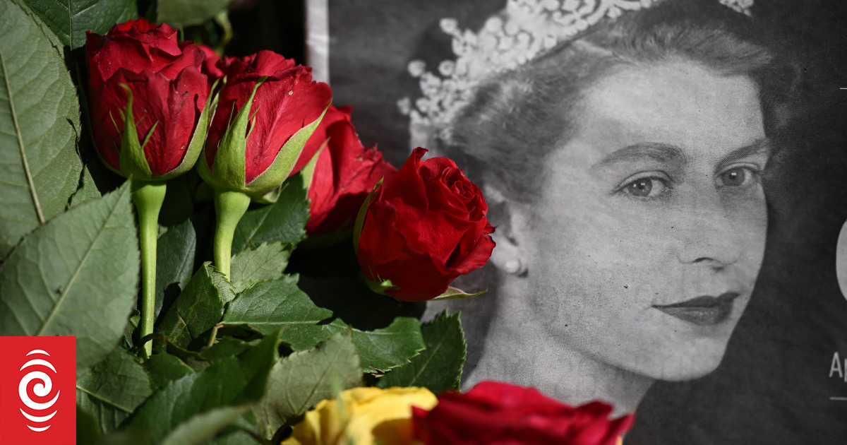 Queen Elizabeth to decide on memorial service and public