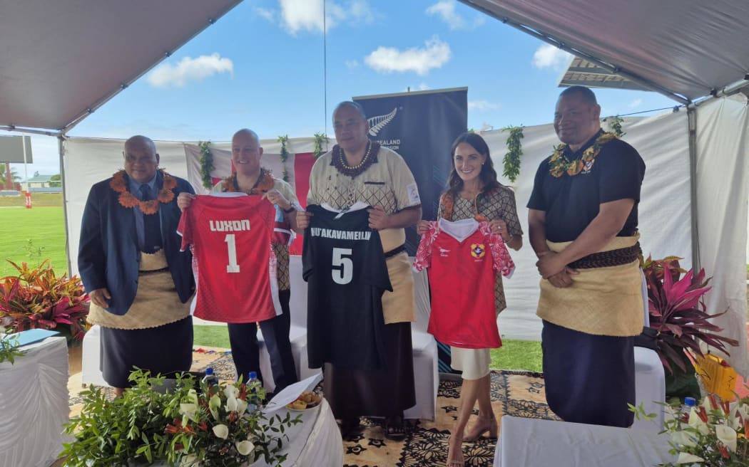 New Zealand Prime Minister Christopher Luxon and Tonga's Prime Minister Siaosi Sovaleni Hu'akavameiliku exchange rugby shirts on the sidelines of the Pacific Island Forum.