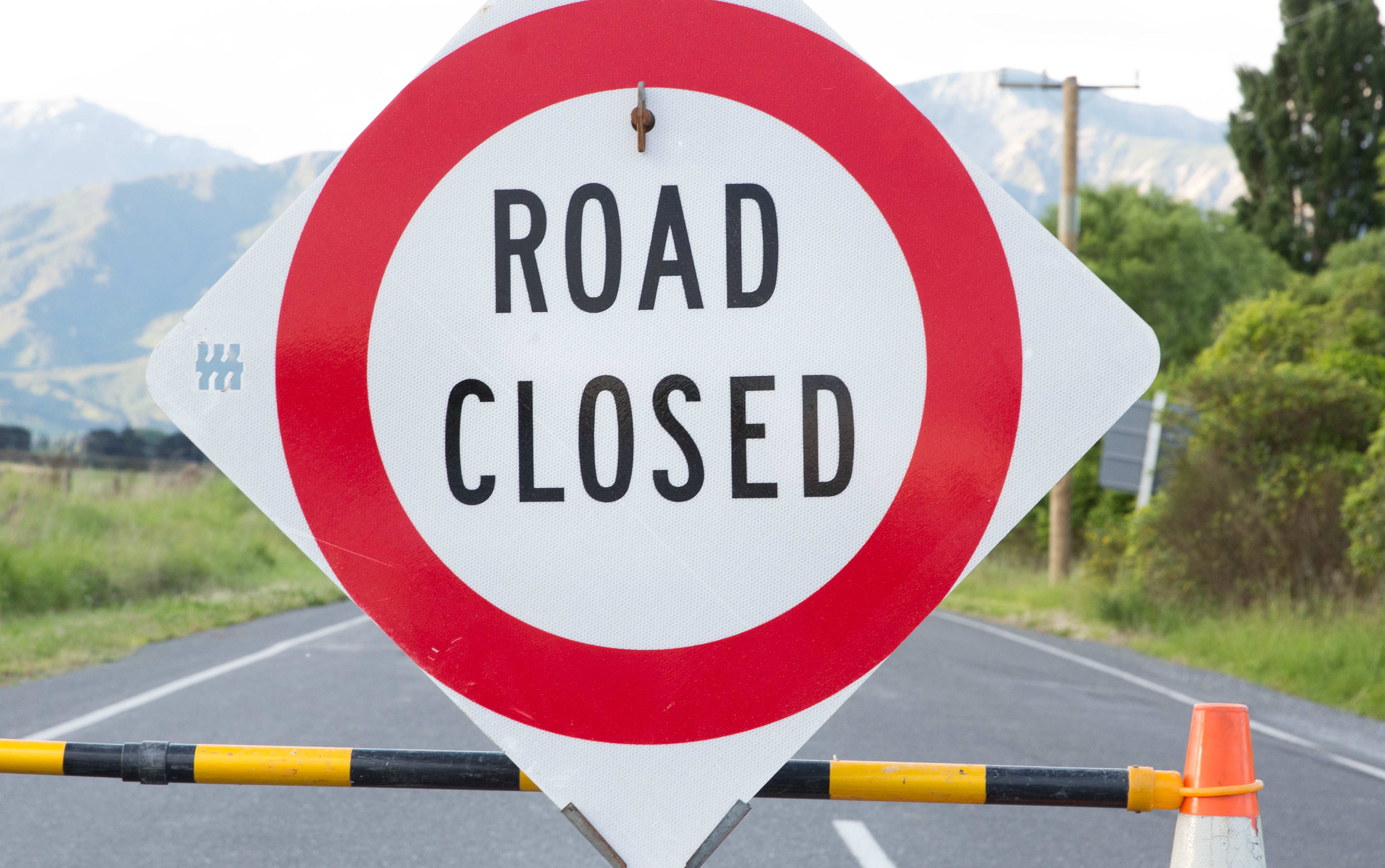 Road closed sign at the top of SH70 heading out of Kaikoura