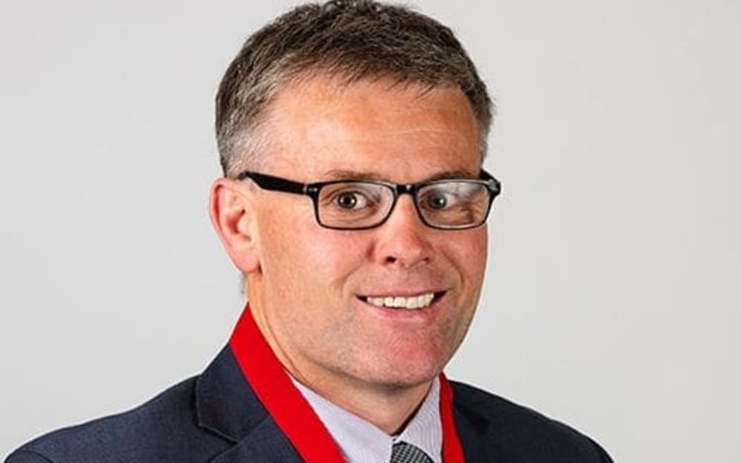 Head and shoulders  image of man with glasses