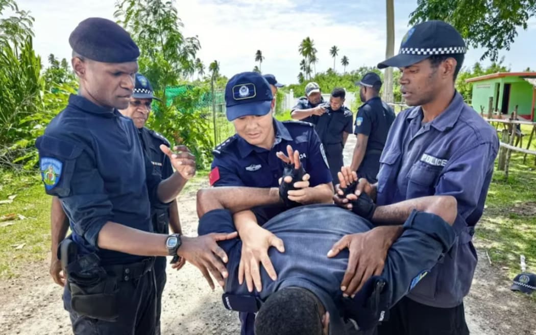 Police trainers from China visited the island of Malekula to educate 13 local police officers. (Supplied: Chinese Embassy in Vanuatu)