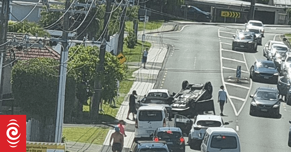Heavy traffic after car flips in North Shore crash