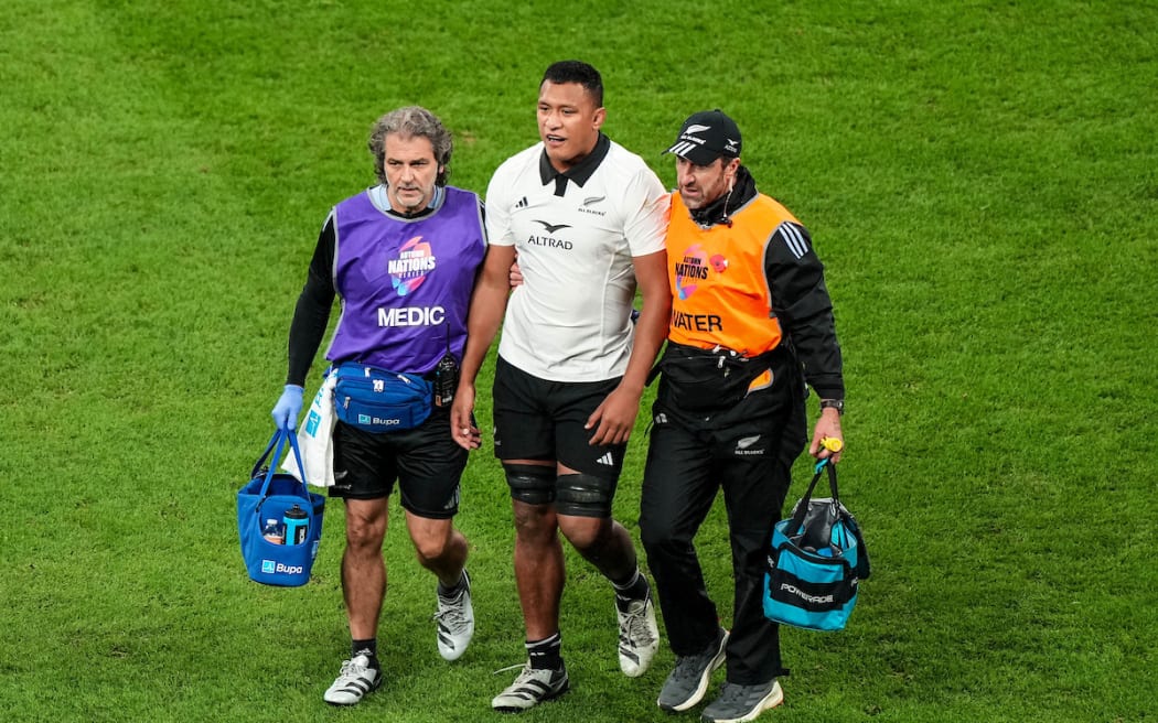 Samipeni Finau leaves the field with a concussion.