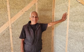 Te Rangikaheke Kiripatea in the kūmara storage house made of hempcrete