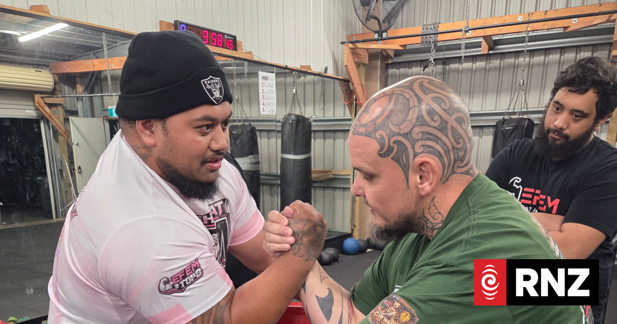 'Use your body weight': Some tips from competitive arm wrestlers