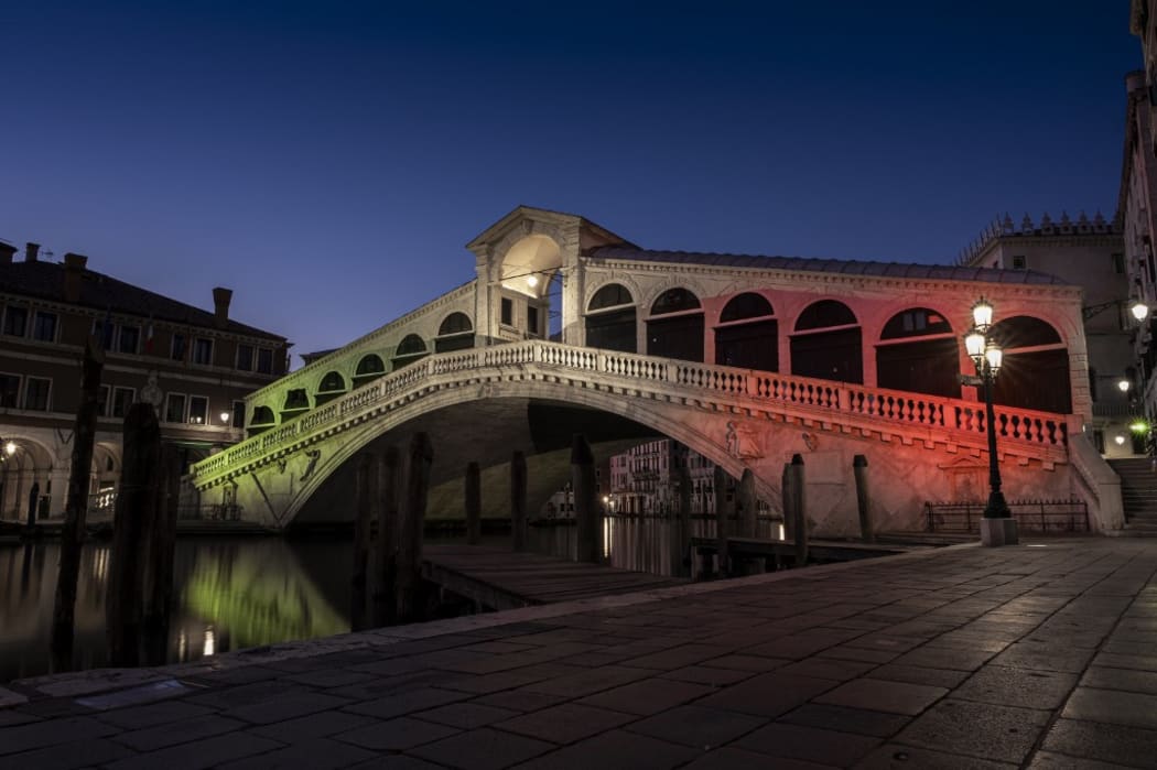 the Rialto bridge, as well as the Venice City Hall, was illuminated with the colors of the Italian flag as a sign of support for all the population affected by Covid19.