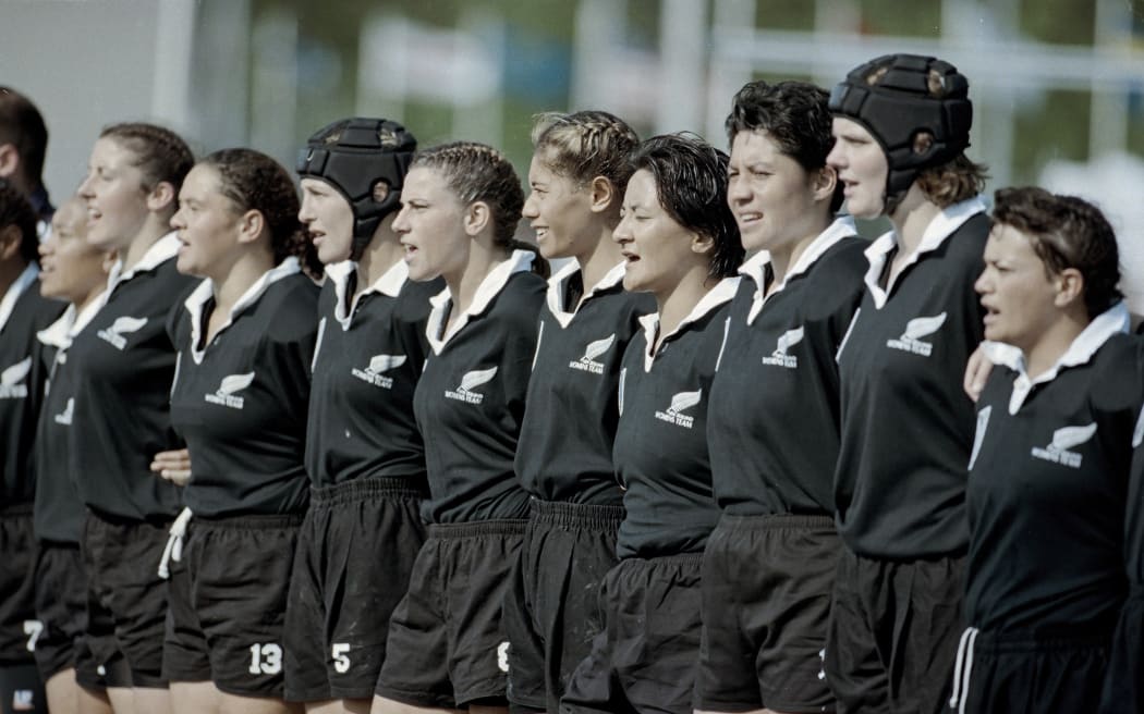 The Blacks ferns sing the nationalanthem before the 1998 Womens Rugby World Cup. New Zealand v USA, Amsterdam, Netherlands, 15 May 1998.
Copyright Photo: Joanna Caird/www.photosport.co.nz