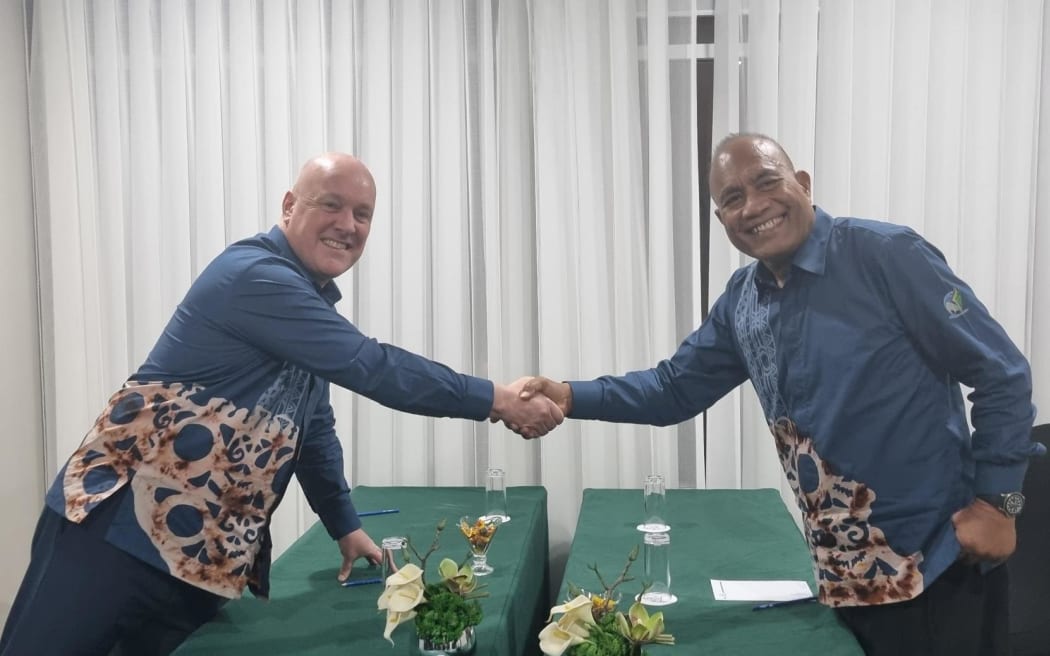Christopher Luxon shakes hands with Kiribati president Taneti Maamau.
