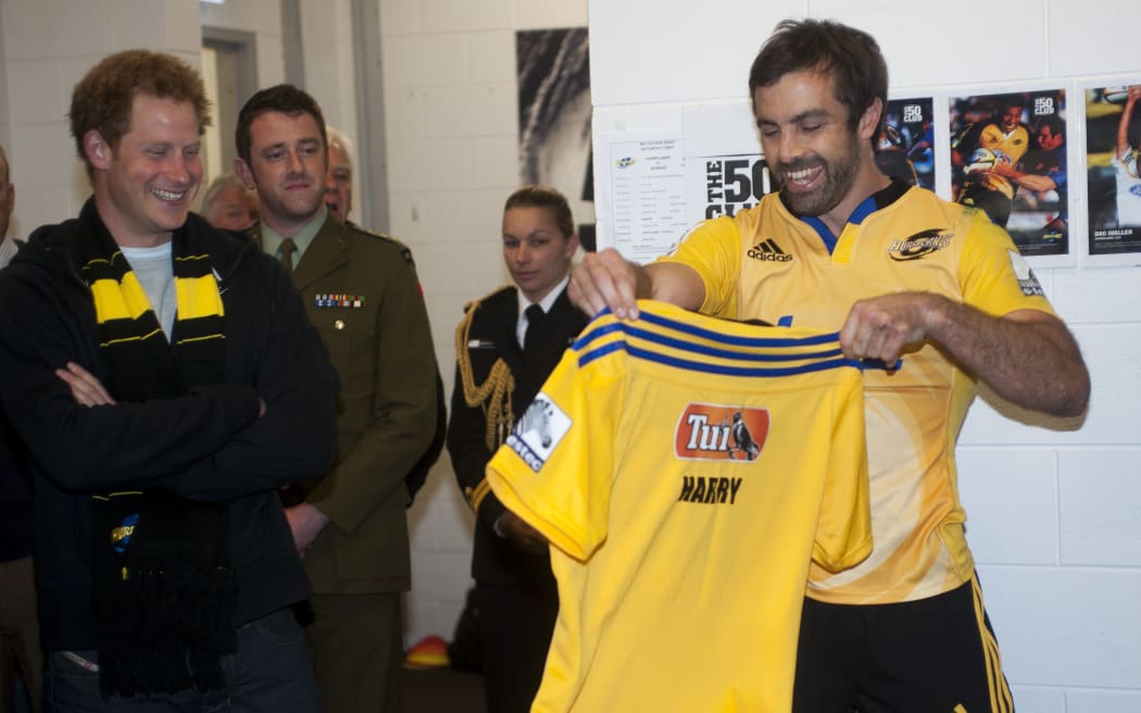 Conrad Smith presents Prince Harry with a Hurricanes jersey 2015.