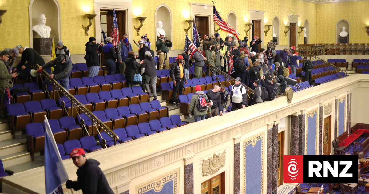 US Capitol protest: Woman shot has died - police | RNZ News