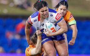 Shakira Baker in possession. Newcastle Knights Women v One New Zealand Warriors Women.