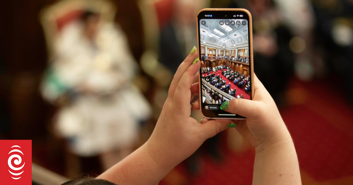 Midweek Mediawatch ‘Kin oath’ - new Parliament sworn in | RNZ