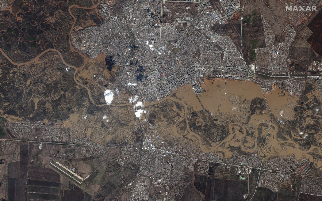 This handout satellite image released by Maxar Technologies on April 12, 2024 shows an overview of the Ural River, after the flooding in Orenburg on April 11, 2024. Flooding in the Russian city of Orenburg became critical on April 12, 2024 forcing mass evacuations as the Ural river level rises, the mayor Sergei Salmin said. (Photo by Handout / Satellite image ©2024 Maxar Technologies / AFP) / RESTRICTED TO EDITORIAL USE - MANDATORY CREDIT "AFP PHOTO / Satellite image ©2024 Maxar Technologies" - NO MARKETING NO ADVERTISING CAMPAIGNS - DISTRIBUTED AS A SERVICE TO CLIENTS - THE WATERMARK MAY NOT BE REMOVED/CROPPED