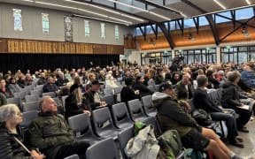 More than 300 people attended a public meeting about the Moa Point wastewater treatment plant disaster.