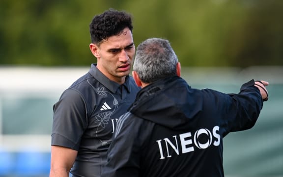 Ian Foster Coach of the All Blacks talks with Shaun Stevenson during All Blacks training, 2023