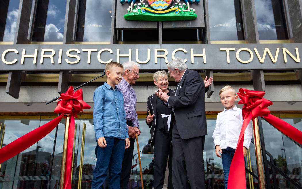 Sir Harold Marshall, Lianne Dalziel, Sir Miles Warren, and Gus and Connor Jensen