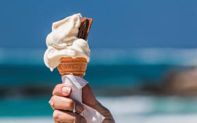 iice cream at the beach