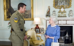 Britain's Queen Elizabeth (R) greets Australian Corporal Ben Roberts-Smith (L), who was recently honoured with the Victoria Cross, during an audience at Buckingham Palace in London on November 15, 2011. Roberts-Smith was awarded the VC, the highest military honour for an Australian, for gallantry during a tour of Afghanistan. AFP PHOTO / POOL / ANTHONY DEVLIN (Photo by Anthony Devlin / POOL / AFP)