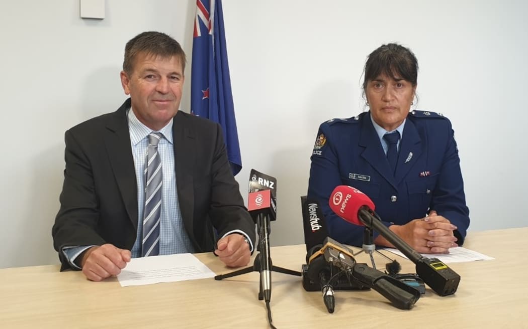 Detective Inspector Rob Jones and Eastern District Commander Superintendent Tania Kura speak to media.