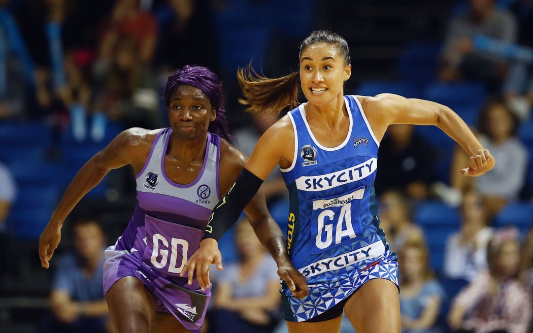 Maria Folau of the Mystics competes against Ama Agbeze of the Stars. 2018