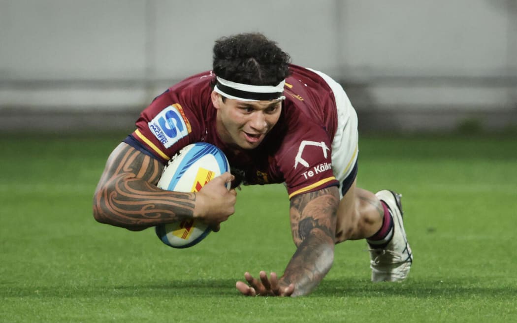 Jonah Lowe scores a try during the Hurricanes v Highlanders, Super Rugby Pacific match, Sky Stadium.