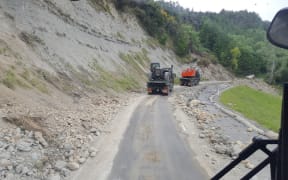 For the first time in nearly two weeks, Civil Defence in Kaikōura has agreed to allow people to drive themselves out of the quake-hit town.
