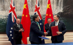 Cook Islands Prime Minister Mark Brown (left), Cook Islands Associate Minister of Foreign Affairs and Immigration Tukaka Ama, China's Premier Li Qiang, China's Minister of Natural Resources Guan Zhiou