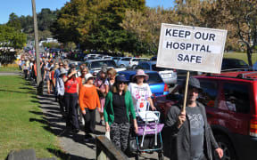 Hundreds of people protesting outside Nelson Hospital.