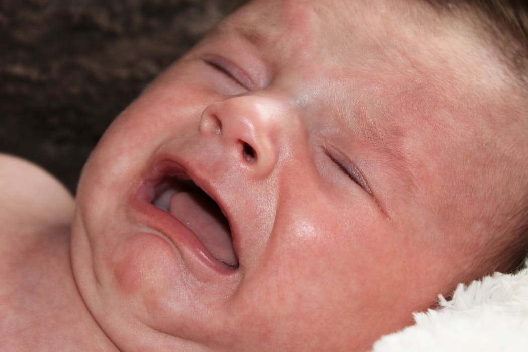 Как выглядит золотуха у детей за ухом Pin em reborning