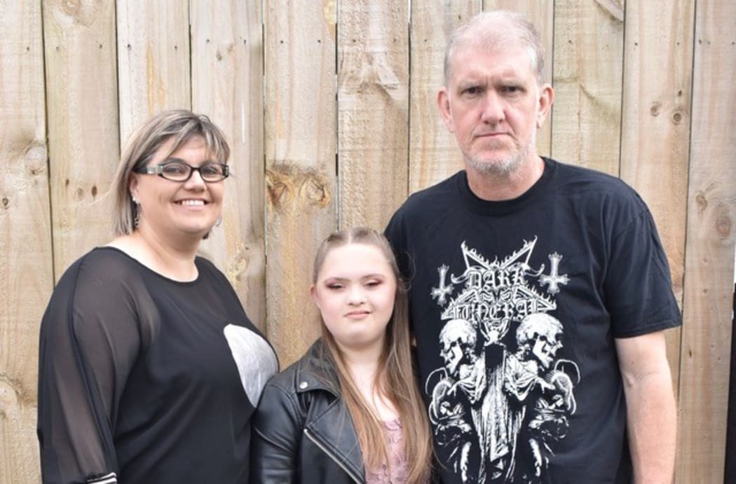 Tarryn Attwell (centre) suffers from chronic pain and her family is struggling to find help.