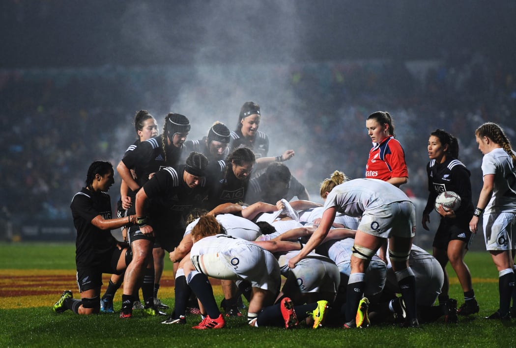 Forwards pack down in the scrum.
New Zealand Black Ferns v England.