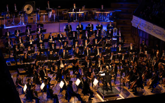Gemma New conducting the NZSO at the Auckland Town Hall